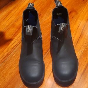 Black blundstone Chelsea boots size 7